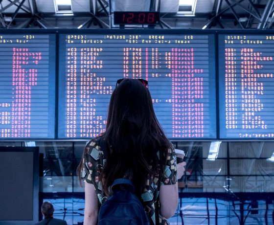 airport-2373727_1920